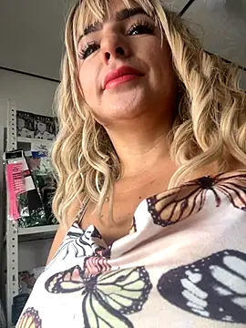 Snapshot of sammyqueenx21 chatting on October 3, 3:31 pm sammyqueenx21 online show from October 3, 3:31 pm