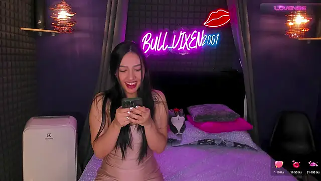 Snapshot of bull_vixen2001 chatting on October 21, 9:21 am bull vixen2001 online show from October 21, 9:21 am
