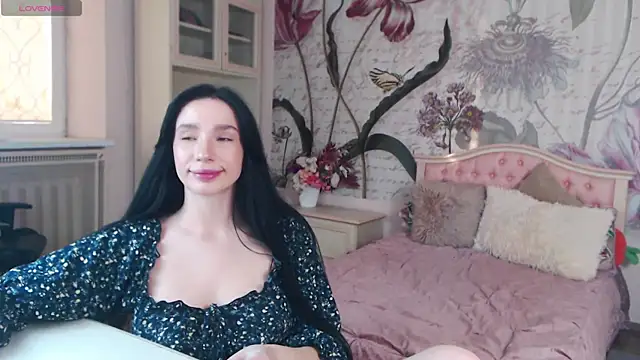 AliciaBow online show from October 30, 1:45 pm