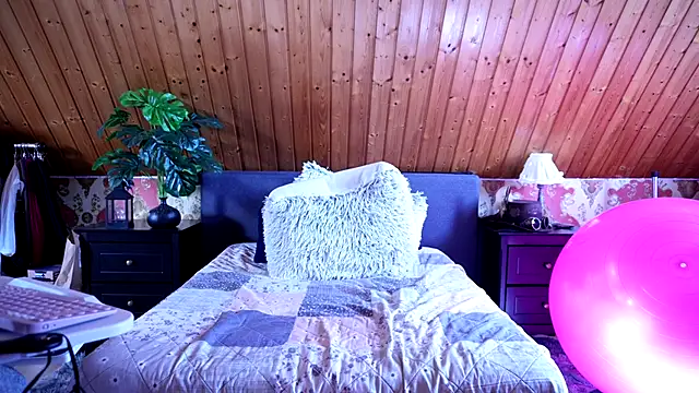 Snapshot of TessaWinter chatting on September 20, 11:22 am TessaWinter online show from September 20, 11:22 am