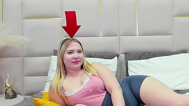 Snapshot of LunaHouston chatting on March 12, 1:25 am LunaHouston online show from March 12, 1:25 am