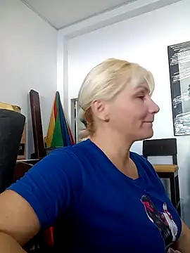 Nicolle Milf online show from December 30, 9:19 pm