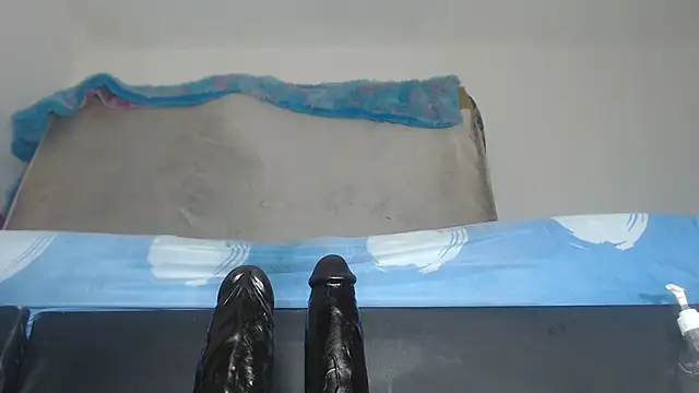 Snapshot of Devill_x chatting on January 22, 9:35 am Devill x online show from January 22, 9:35 am