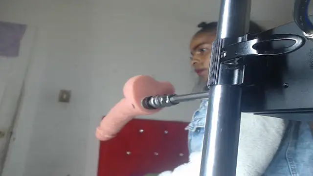 Snapshot of Devill_x chatting on March 11, 12:05 am Devill x online show from March 11, 12:05 am