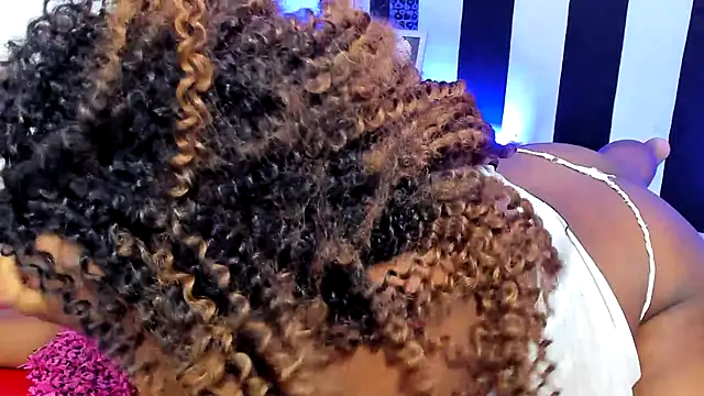 Snapshot of YeminaLeman chatting on January 19, 3:53 pm YeminaLeman online show from January 19, 3:53 pm