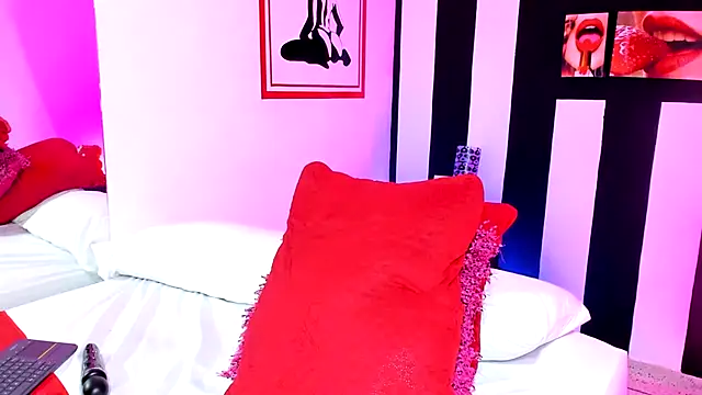 Snapshot of YeminaLeman chatting on February 1, 11:27 pm YeminaLeman online show from February 1, 11:27 pm