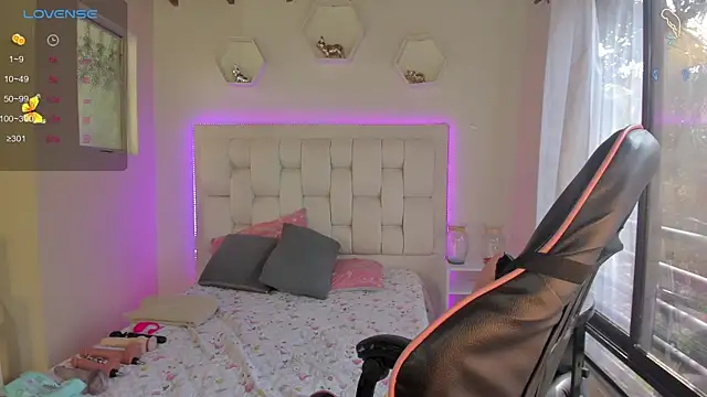 shanakendall online show from March 10, 1:54 pm