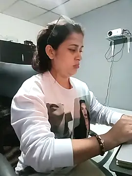 Snapshot of Latina_sexy1 chatting on February 21, 11:43 pm Latina sexy1 online show from February 21, 11:43 pm
