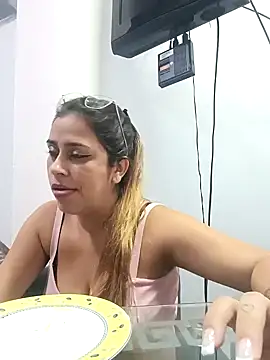 Snapshot of Latina_sexy1 chatting on February 23, 3:40 pm Latina sexy1 online show from February 23, 3:40 pm