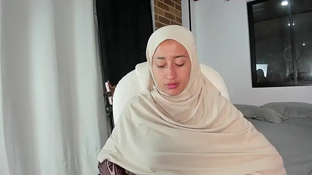 adila anich online show from November 16, 2:28 am