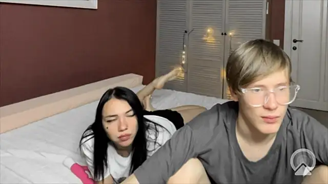 Laura Key online show from October 27, 8:57 pm