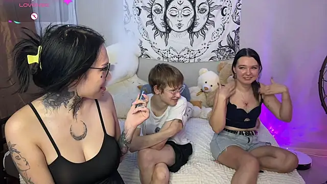 Laura Key online show from July 27, 6:26 pm