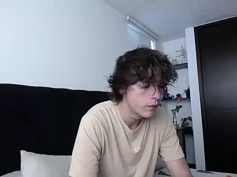 Snapshot of Santiago_kiler chatting on December 11, 1:49 pm Santiago kiler online show from December 11, 1:49 pm