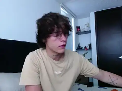 Snapshot of Santiago_kiler chatting on December 11, 4:53 pm Santiago kiler online show from December 11, 4:53 pm