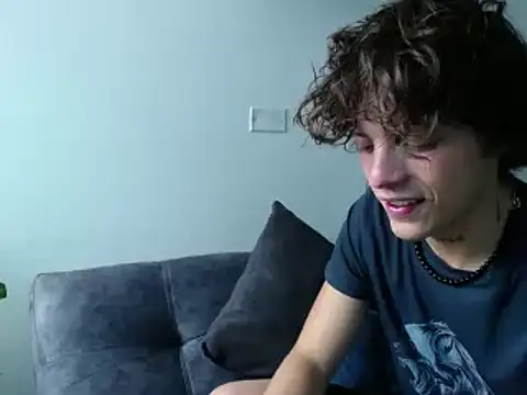 Snapshot of Santiago_kiler chatting on December 13, 7:43 pm Santiago kiler online show from December 13, 7:43 pm