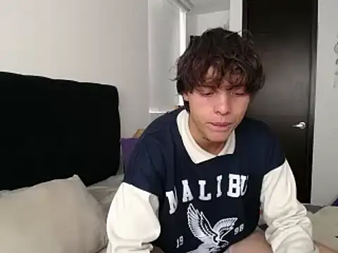 Snapshot of Santiago_kiler chatting on February 3, 5:03 pm Santiago kiler online show from February 3, 5:03 pm