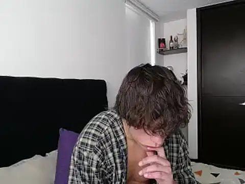 Snapshot of Santiago_kiler chatting on February 20, 9:42 pm Santiago kiler online show from February 20, 9:42 pm