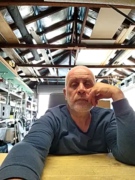 guywifi online show from September 20, 3:18 am