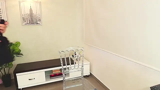 Sassy--Girl online show from September 19, 6:30 pm