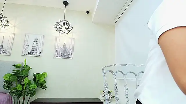 Sassy--Girl online show from September 22, 6:10 pm