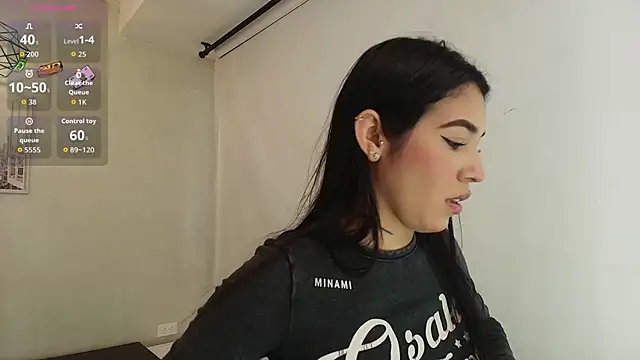 Sassy--Girl online show from November 15, 6:15 pm