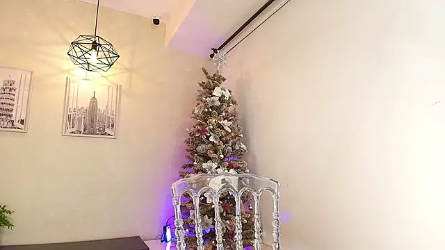 Sassy--Girl online show from November 29, 7:50 pm