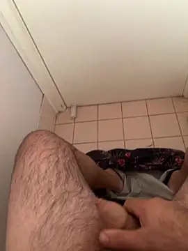 Snapshot of hairysmallcockguy chatting on December 27, 6:03 am hairysmallcockguy online show from December 27, 6:03 am