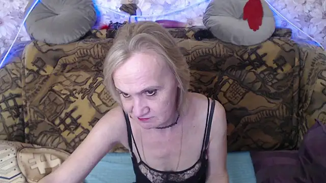 MissBekker online show from January 8, 2:25 pm