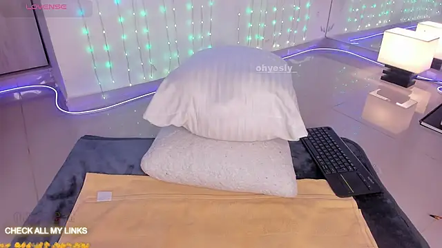 ohyesly  online show from November 6, 11:00 am