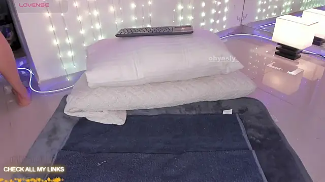 ohyesly  online show from November 20, 10:04 am