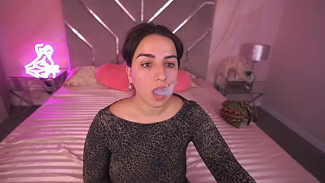 Daphne Moss online show from February 22, 1:35 pm