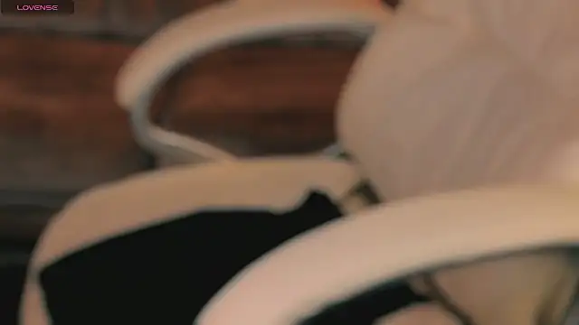 Daphne Moss online show from March 23, 2:10 pm