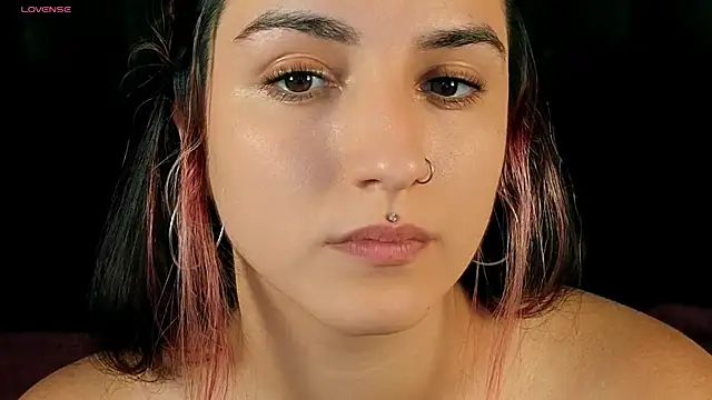 Daphne Moss online show from June 18, 1:15 pm