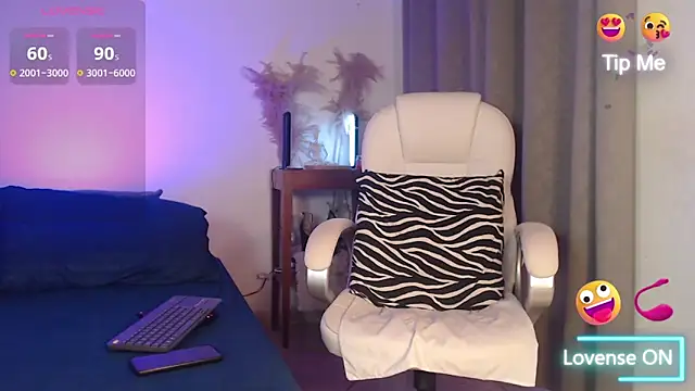 Naia Ross 1 online show from November 8, 8:40 pm