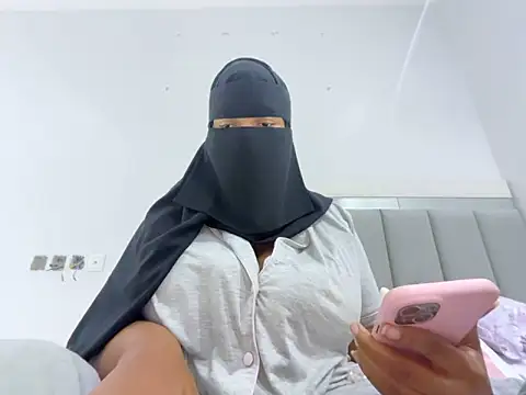 Snapshot of Submissive_Arab chatting on February 7, 11:13 pm Submissive Arab online show from February 7, 11:13 pm