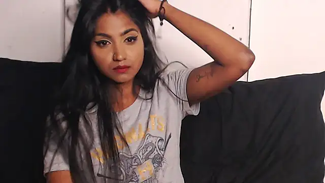 Delilah Blazee online show from February 18, 4:26 pm