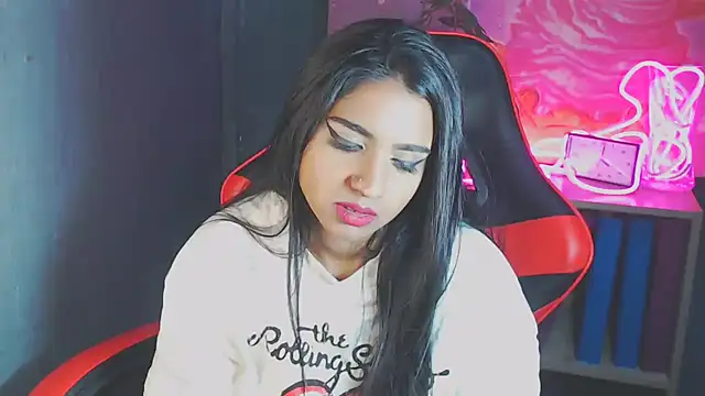 Delilah Blazee online show from March 17, 8:40 pm