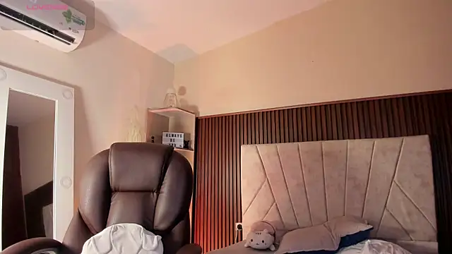  Niah  online show from September 15, 8:42 pm