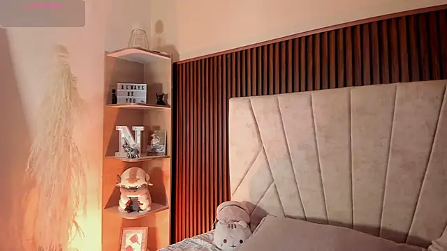  Niah  online show from October 16, 7:48 pm