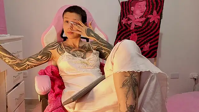 goddess vee  online show from April 17, 3:09 am