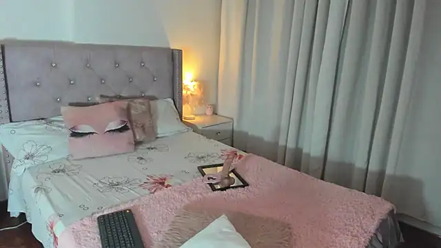 Snapshot of destinysweet21 chatting on July 6, 11:29 pm destinysweet21 online show from July 6, 11:29 pm