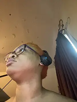 nickytheehawtie online show from March 10, 1:27 pm