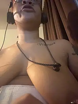 nickytheehawtie online show from March 22, 12:03 am