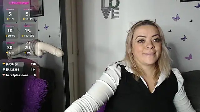 Snapshot of LIila28six chatting on January 21, 2:11 am LIila28six online show from January 21, 2:11 am