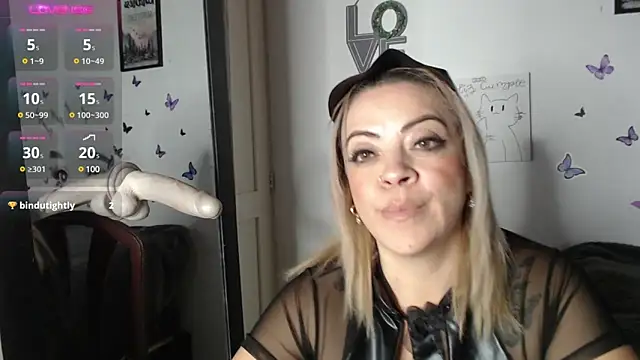 Snapshot of LIila28six chatting on January 23, 1:30 am LIila28six online show from January 23, 1:30 am