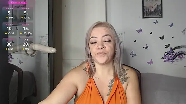 Snapshot of LIila28six chatting on February 17, 11:02 am LIila28six online show from February 17, 11:02 am