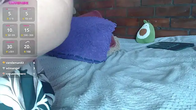 Snapshot of LIila28six chatting on February 22, 3:47 pm LIila28six online show from February 22, 3:47 pm