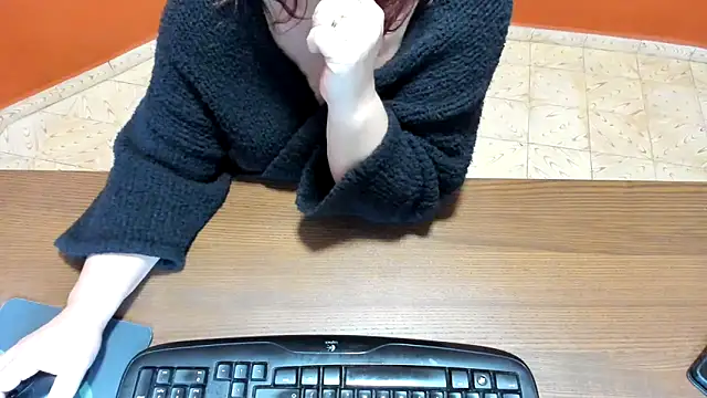 NikkiHolland online show from February 7, 9:35 am