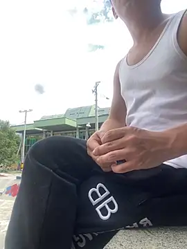 Snapshot of Leon_Wild chatting on May 30, 6:49 pm Leon Wild online show from May 30, 6:49 pm