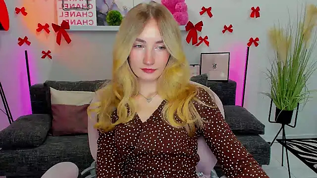 bella  rose online show from February 18, 4:16 pm